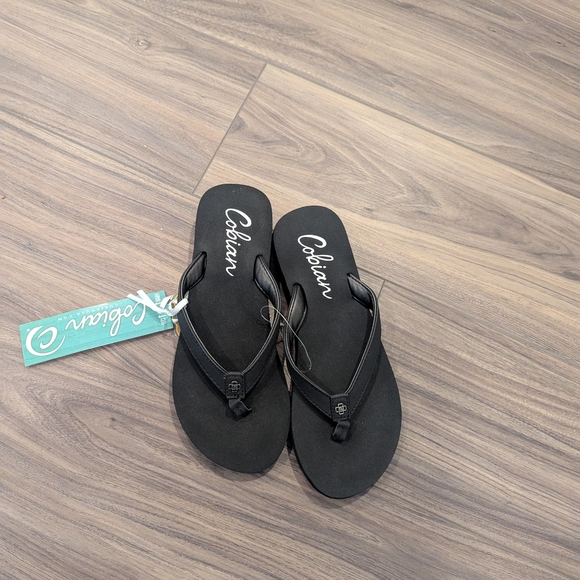 Cobian Black Flip Flops - Picture 3 of 4